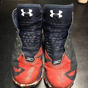 Under Armour size 5.5 youth!